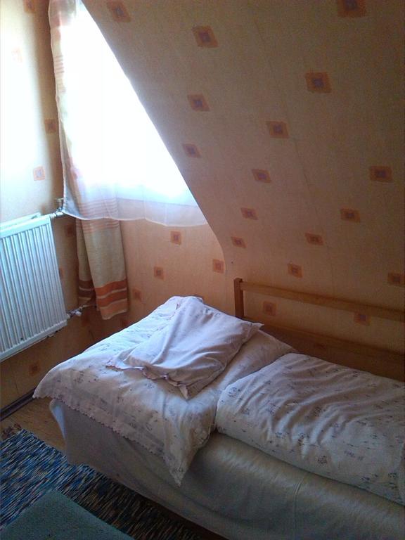 Alpesi Vendeghaz Hotel Oroshaza Room photo